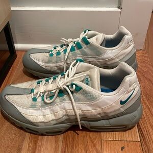 NIKE AIR MAX 95 ESSENTIAL MENS-13 LIGHT PUMICE CLEAR EMERALD AUTHENTIC BNIB
